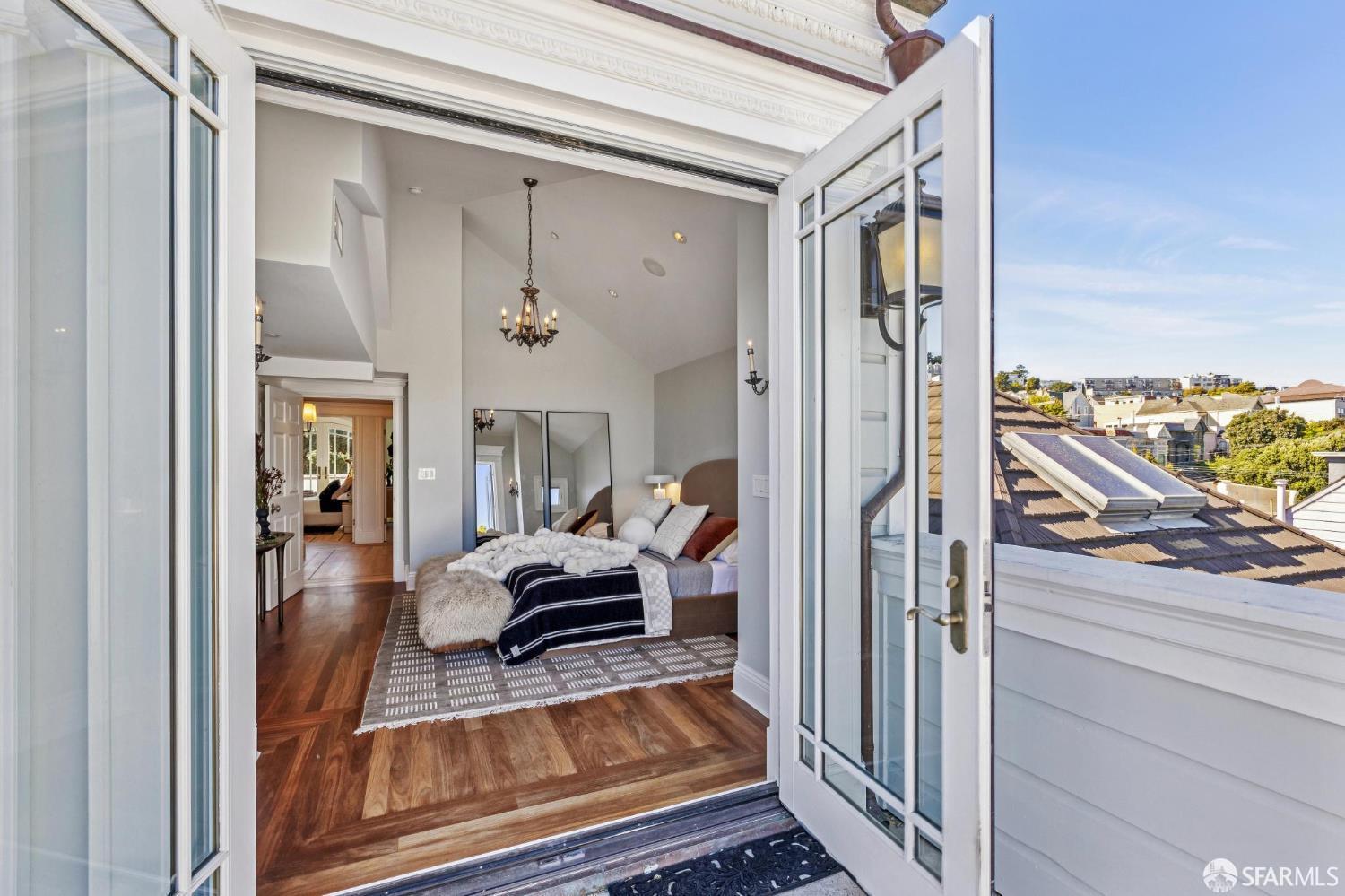 Detail Gallery Image 50 of 77 For 729 Douglass St #U,  San Francisco,  CA 94114 - 4 Beds | 4 Baths