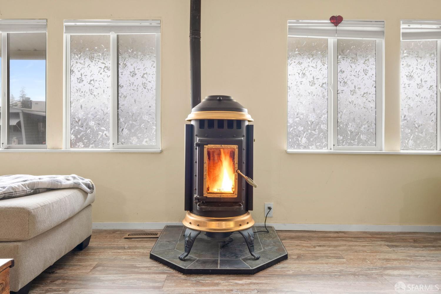 Detail Gallery Image 6 of 23 For 42 Galloway Dr, Concord,  CA 94518 - 3 Beds | 2 Baths