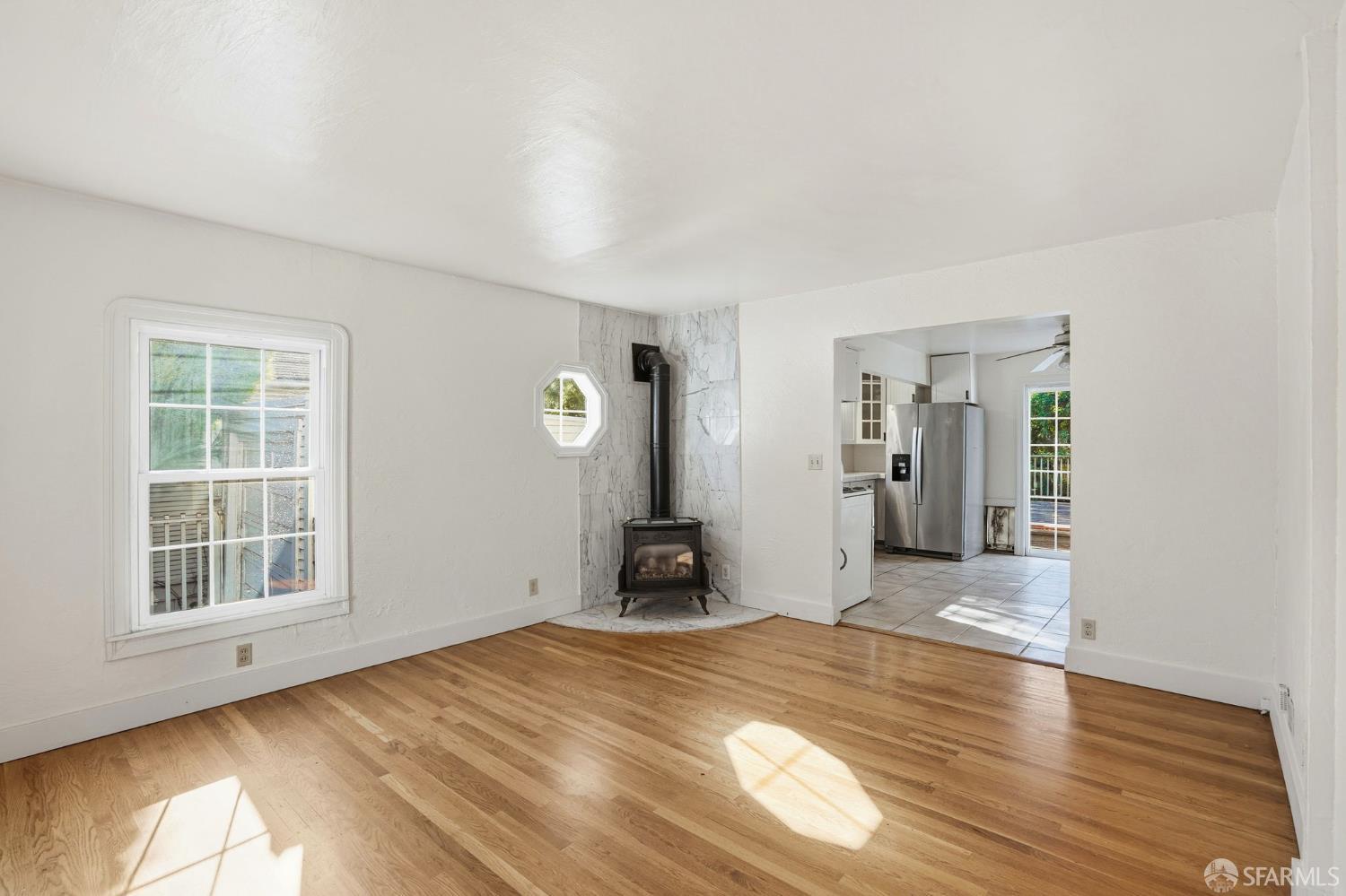 Detail Gallery Image 6 of 31 For 6383 Hillmont Dr, Oakland,  CA 94605 - 3 Beds | 1 Baths