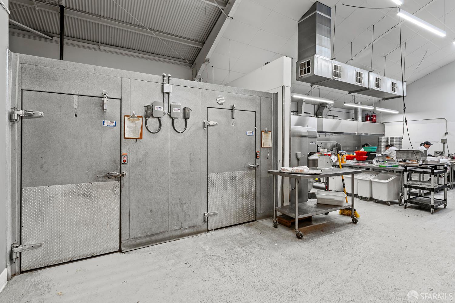 Detail Gallery Image 3 of 7 For 1400 Yosemite Ave, San Francisco,  CA 94124 - – Beds | – Baths