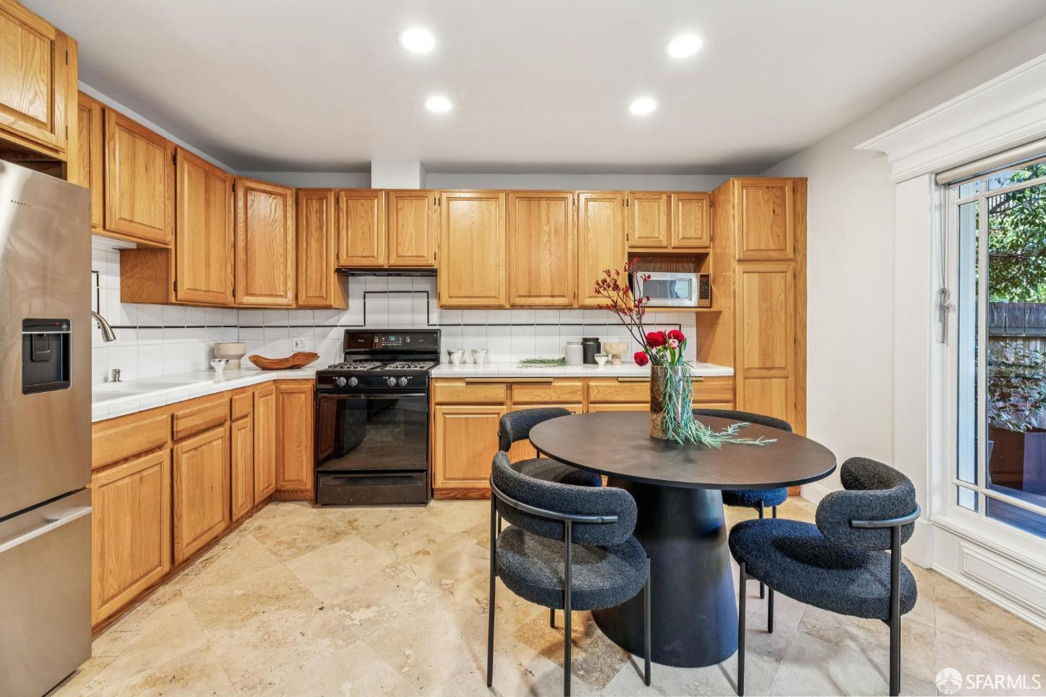 Detail Gallery Image 8 of 22 For 729 Douglass St #B,  San Francisco,  CA 94114 - 1 Beds | 1 Baths