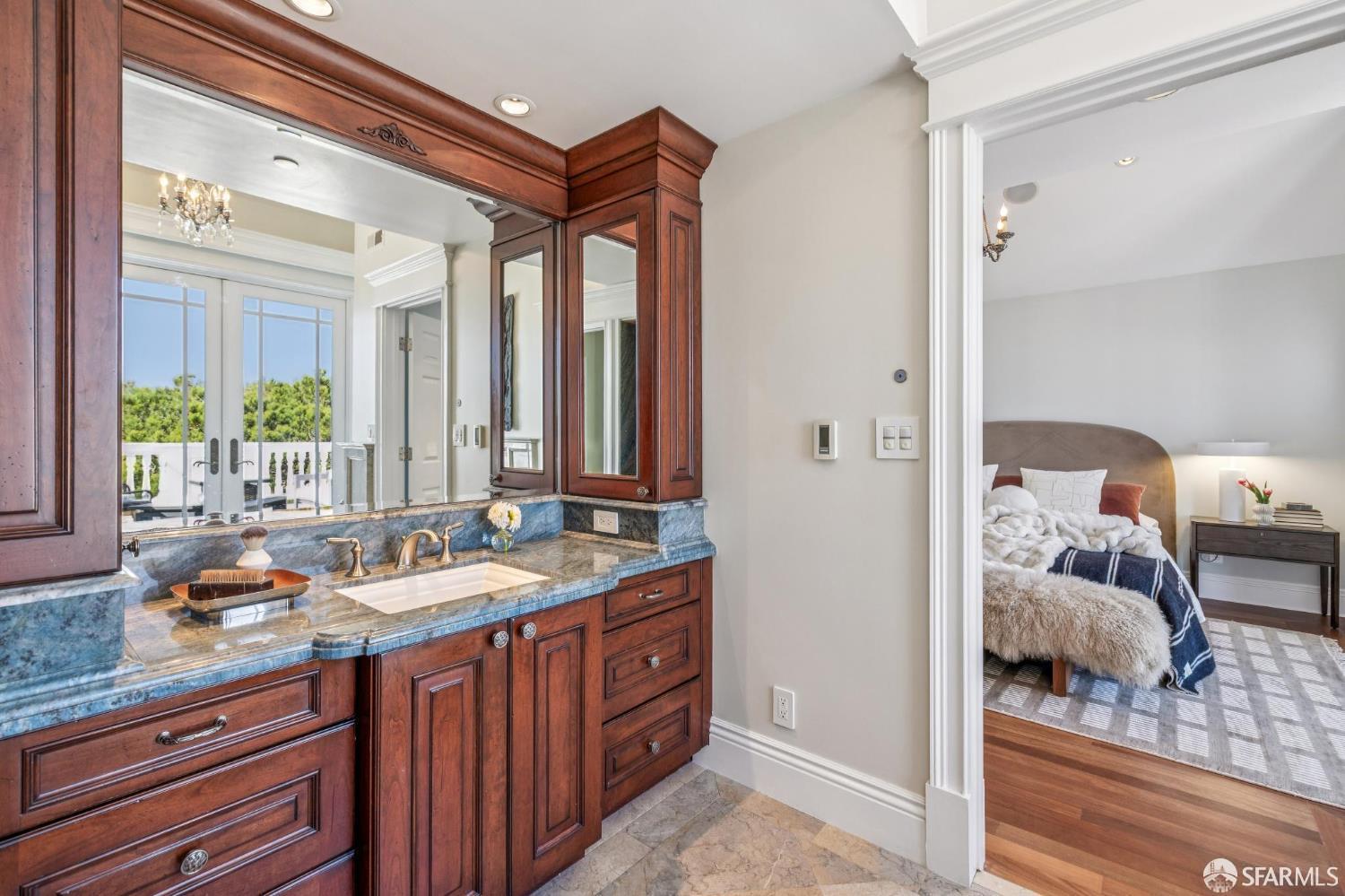 Detail Gallery Image 41 of 77 For 729 Douglass St #U,  San Francisco,  CA 94114 - 4 Beds | 4 Baths