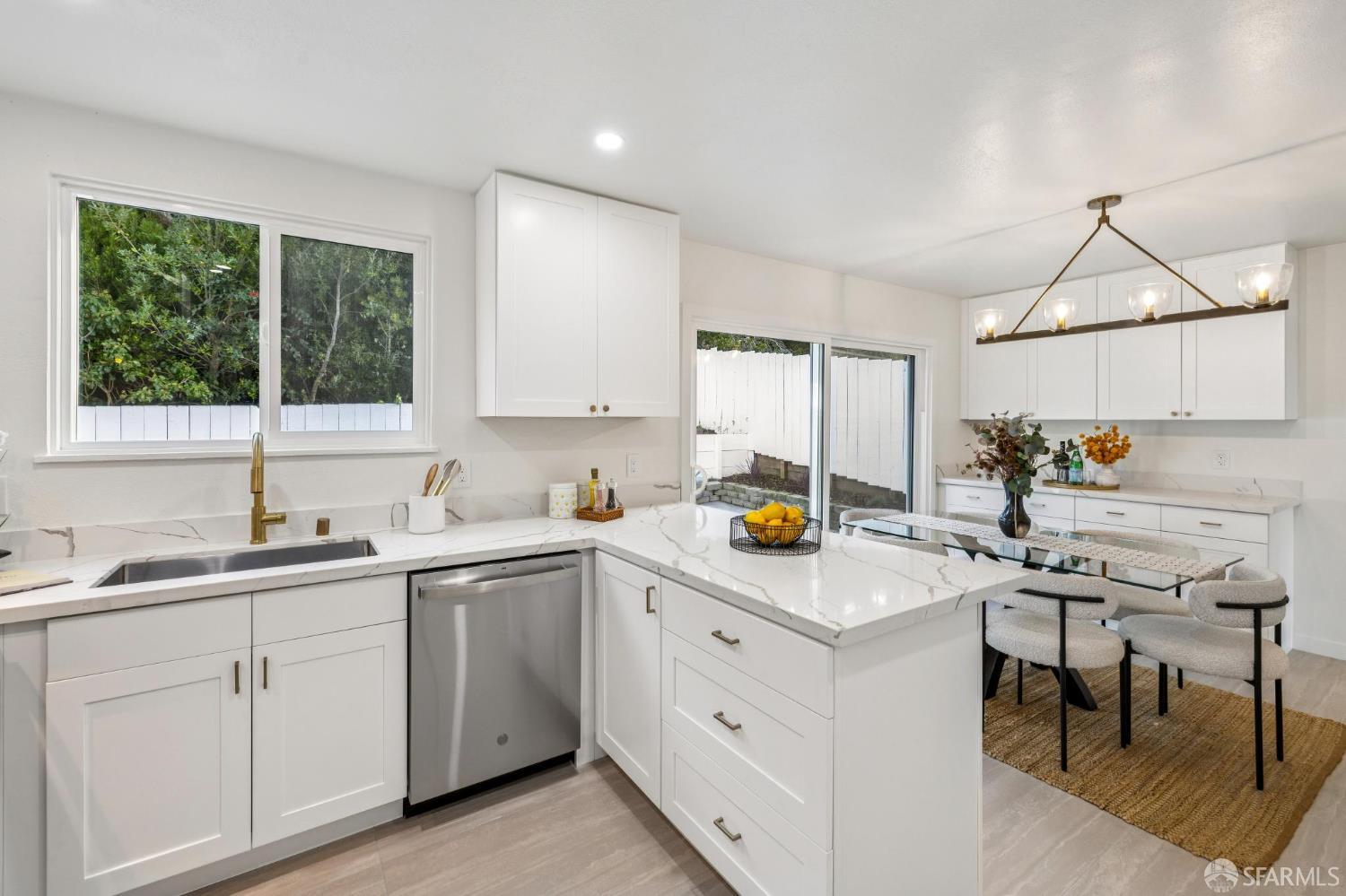 Detail Gallery Image 28 of 71 For 663 Foothill Dr, Pacifica,  CA 94044 - 3 Beds | 1/1 Baths