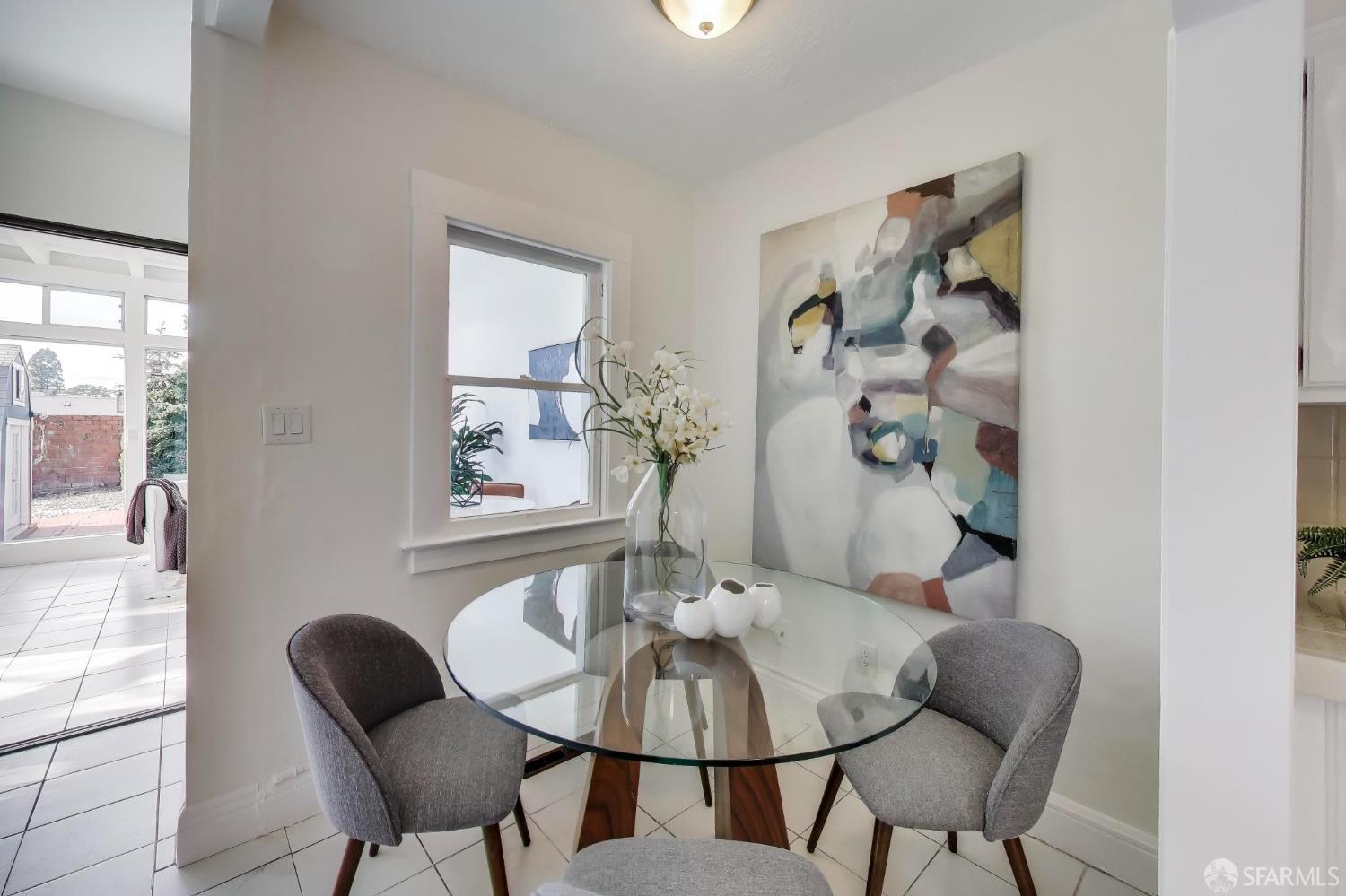 Detail Gallery Image 12 of 38 For 2304 Edwards St, Berkeley,  CA 94702 - 5 Beds | 2 Baths