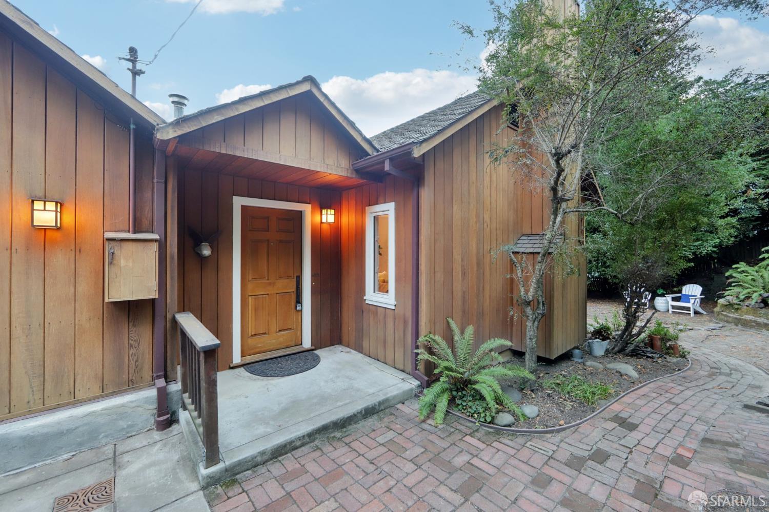 Detail Gallery Image 34 of 65 For 6891 Pinehaven Rd, Oakland,  CA 94611 - 3 Beds | 3 Baths