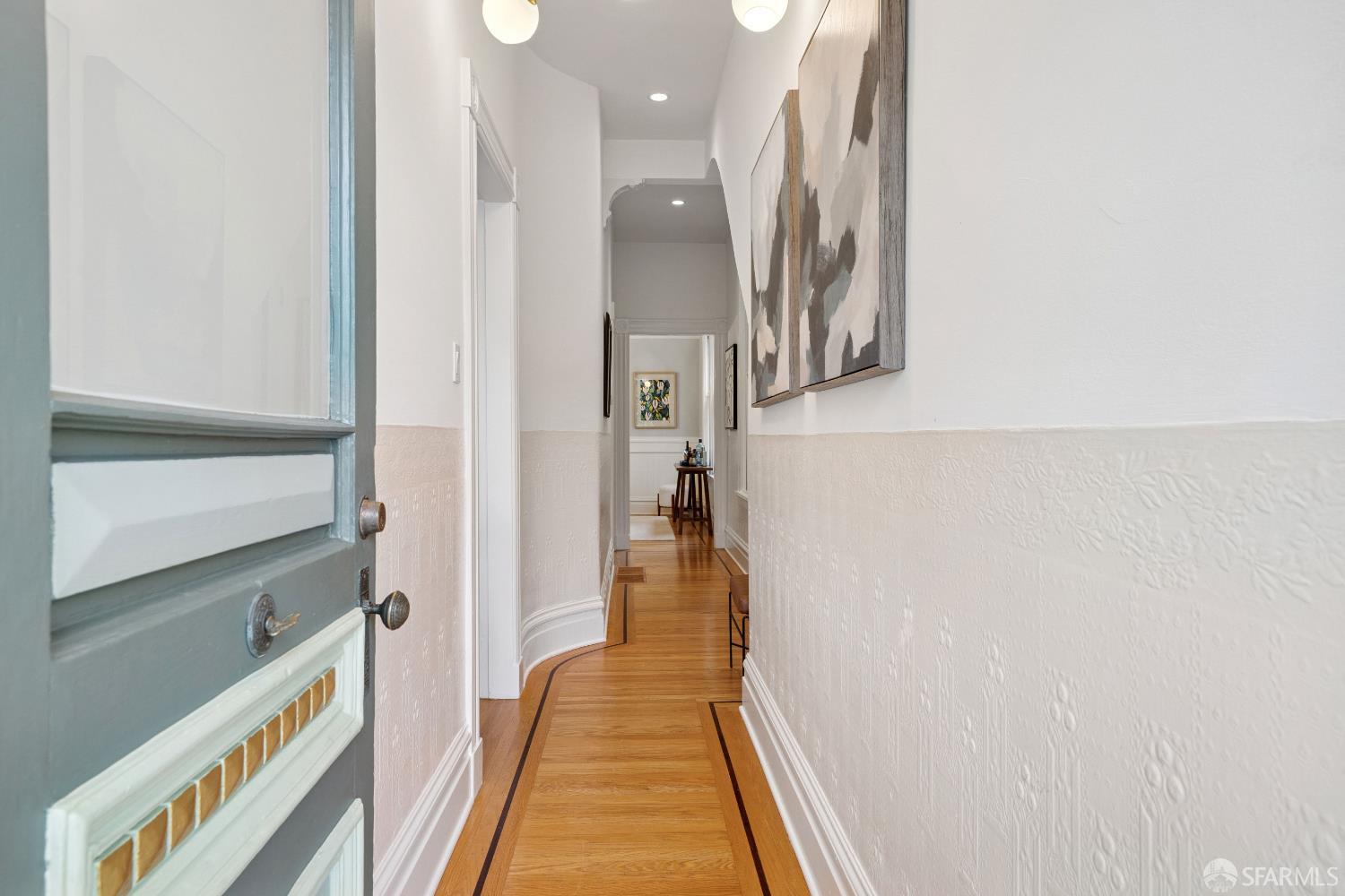 Detail Gallery Image 2 of 46 For 216 Dorland St, San Francisco,  CA 94114 - 2 Beds | 2 Baths