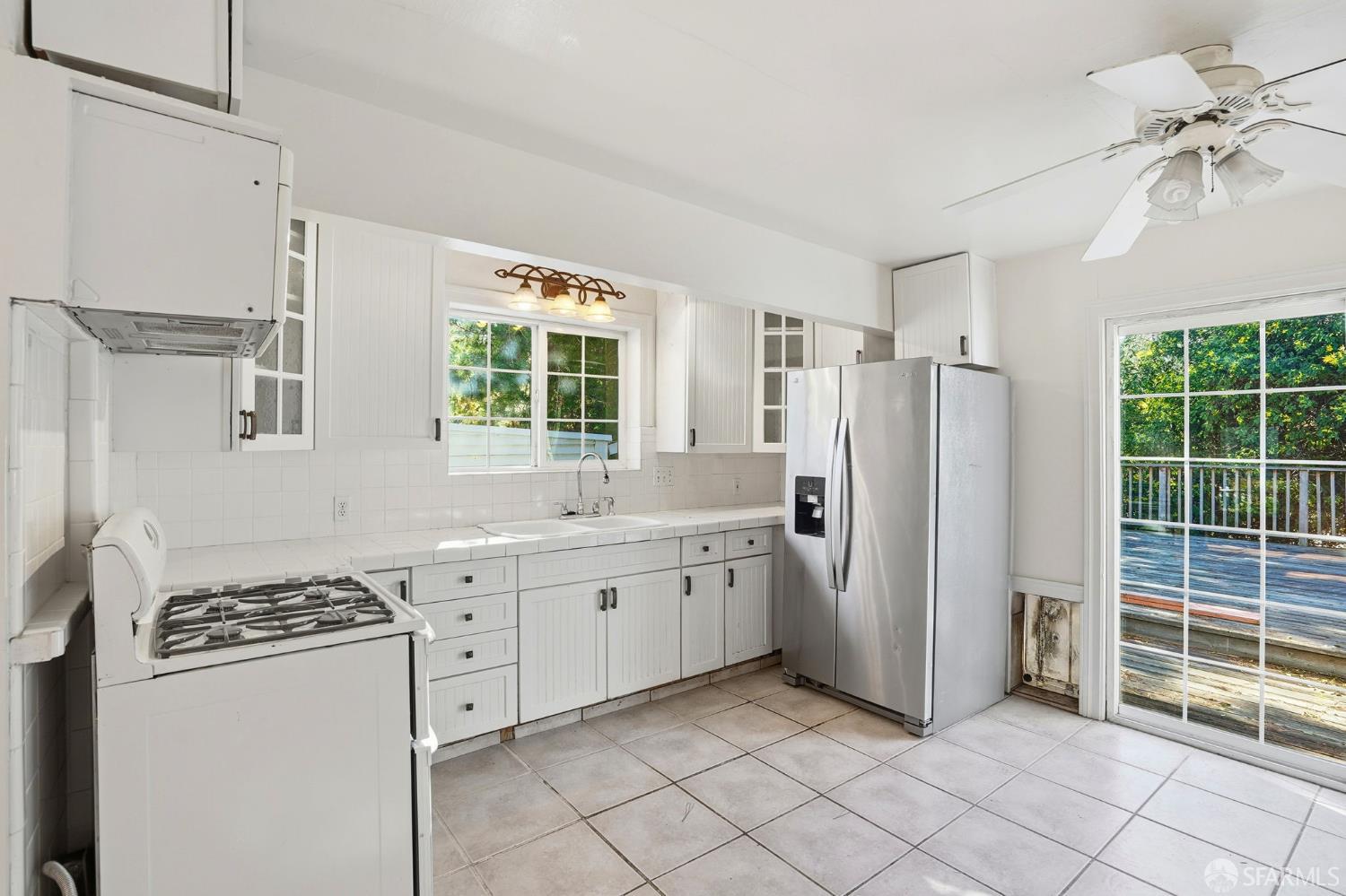 Detail Gallery Image 7 of 31 For 6383 Hillmont Dr, Oakland,  CA 94605 - 3 Beds | 1 Baths