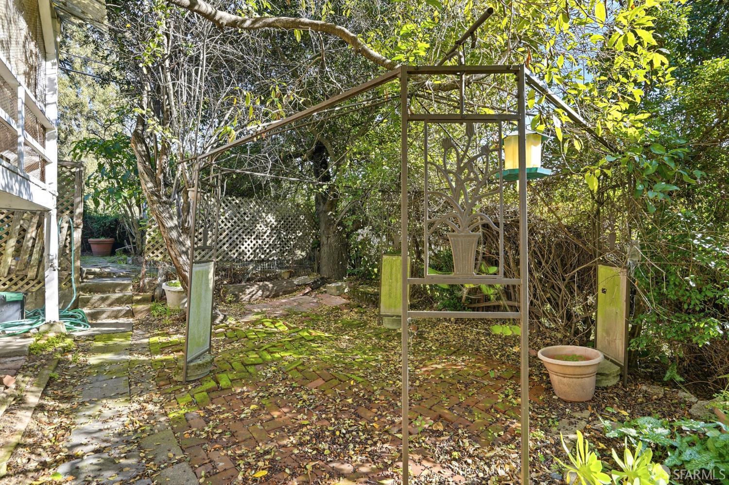 Detail Gallery Image 21 of 25 For 6391 Hillmont Dr, Oakland,  CA 94605 - 2 Beds | 1 Baths