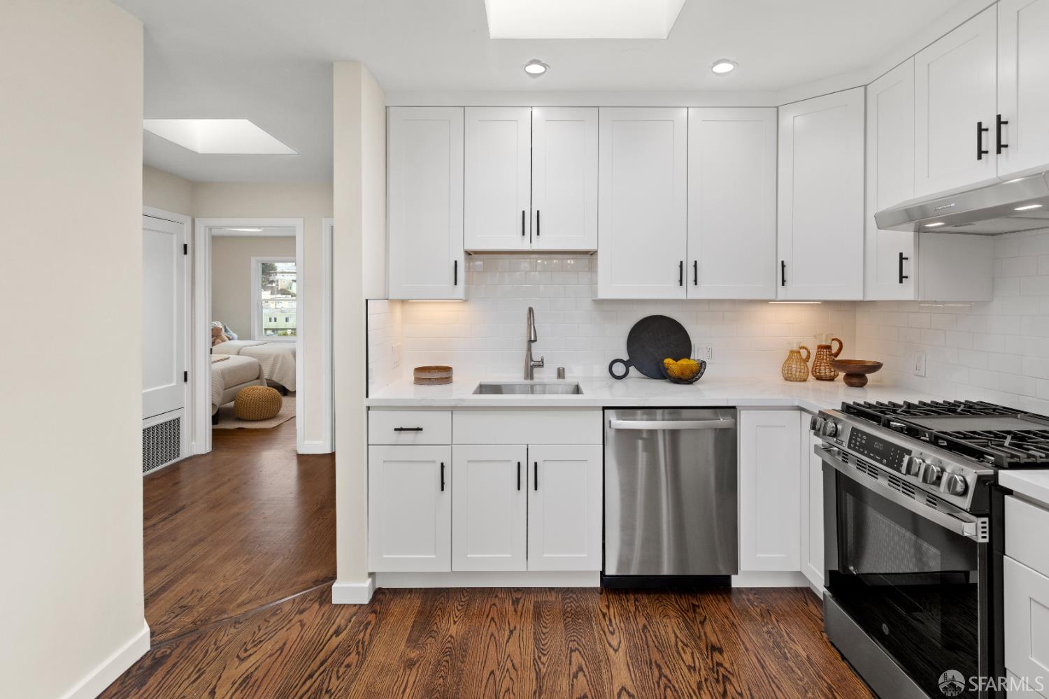 Detail Gallery Image 9 of 90 For 22 Tioga Ave, San Francisco,  CA 94134 - 3 Beds | 2 Baths