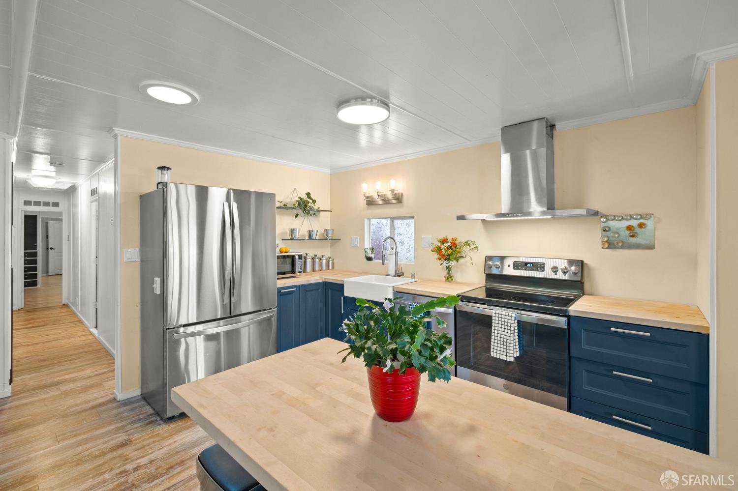 Detail Gallery Image 2 of 23 For 42 Galloway Dr, Concord,  CA 94518 - 3 Beds | 2 Baths