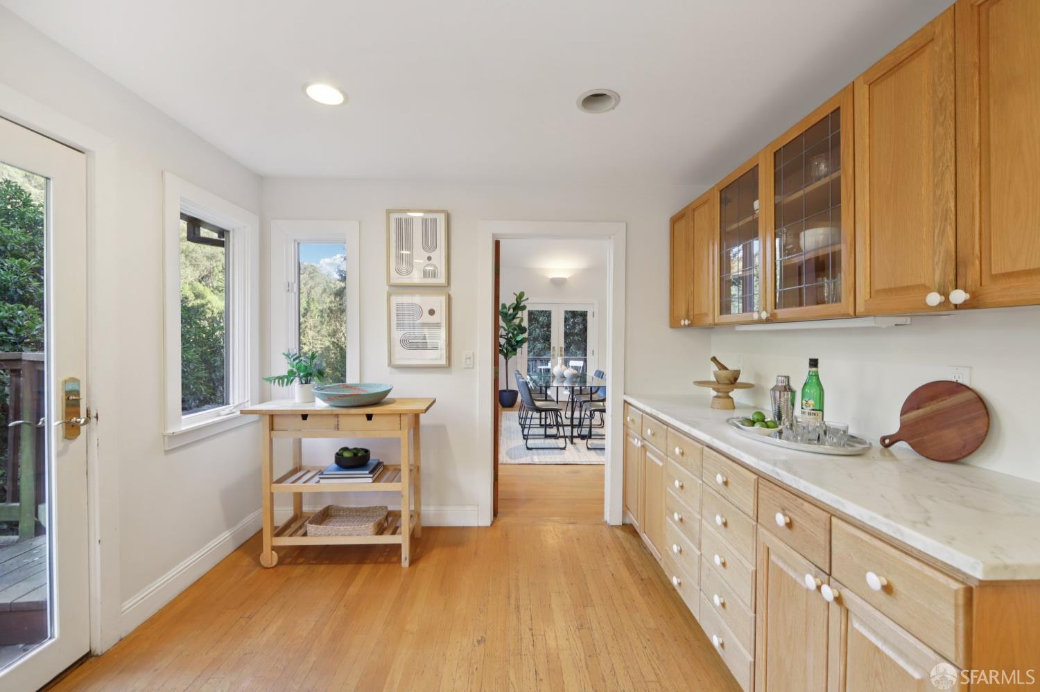 Detail Gallery Image 11 of 65 For 6891 Pinehaven Rd, Oakland,  CA 94611 - 3 Beds | 3 Baths