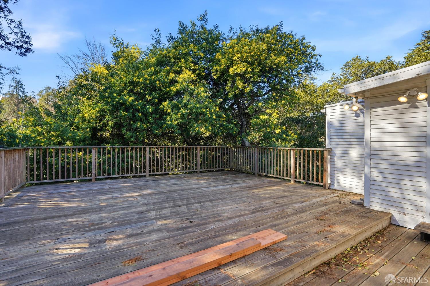 Detail Gallery Image 26 of 31 For 6383 Hillmont Dr, Oakland,  CA 94605 - 3 Beds | 1 Baths