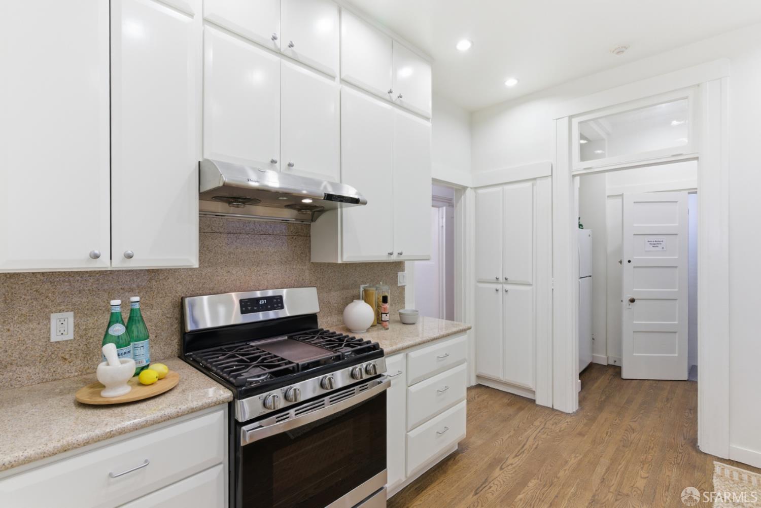 Detail Gallery Image 11 of 32 For 953 Leavenworth St, San Francisco,  CA 94109 - 3 Beds | 2 Baths