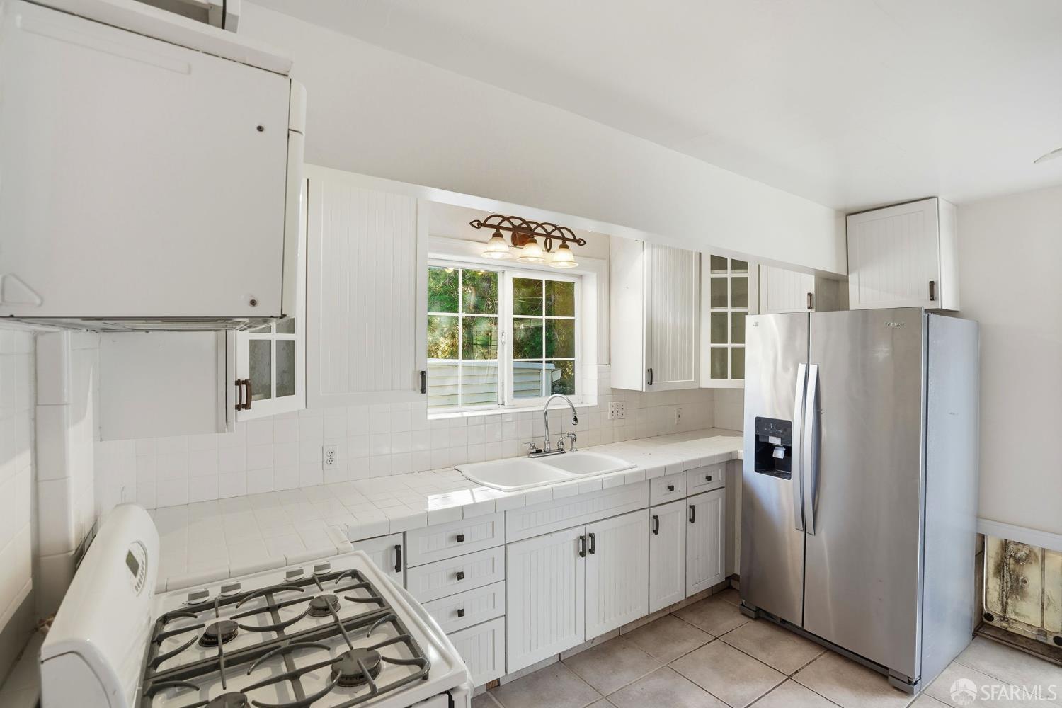 Detail Gallery Image 8 of 31 For 6383 Hillmont Dr, Oakland,  CA 94605 - 3 Beds | 1 Baths