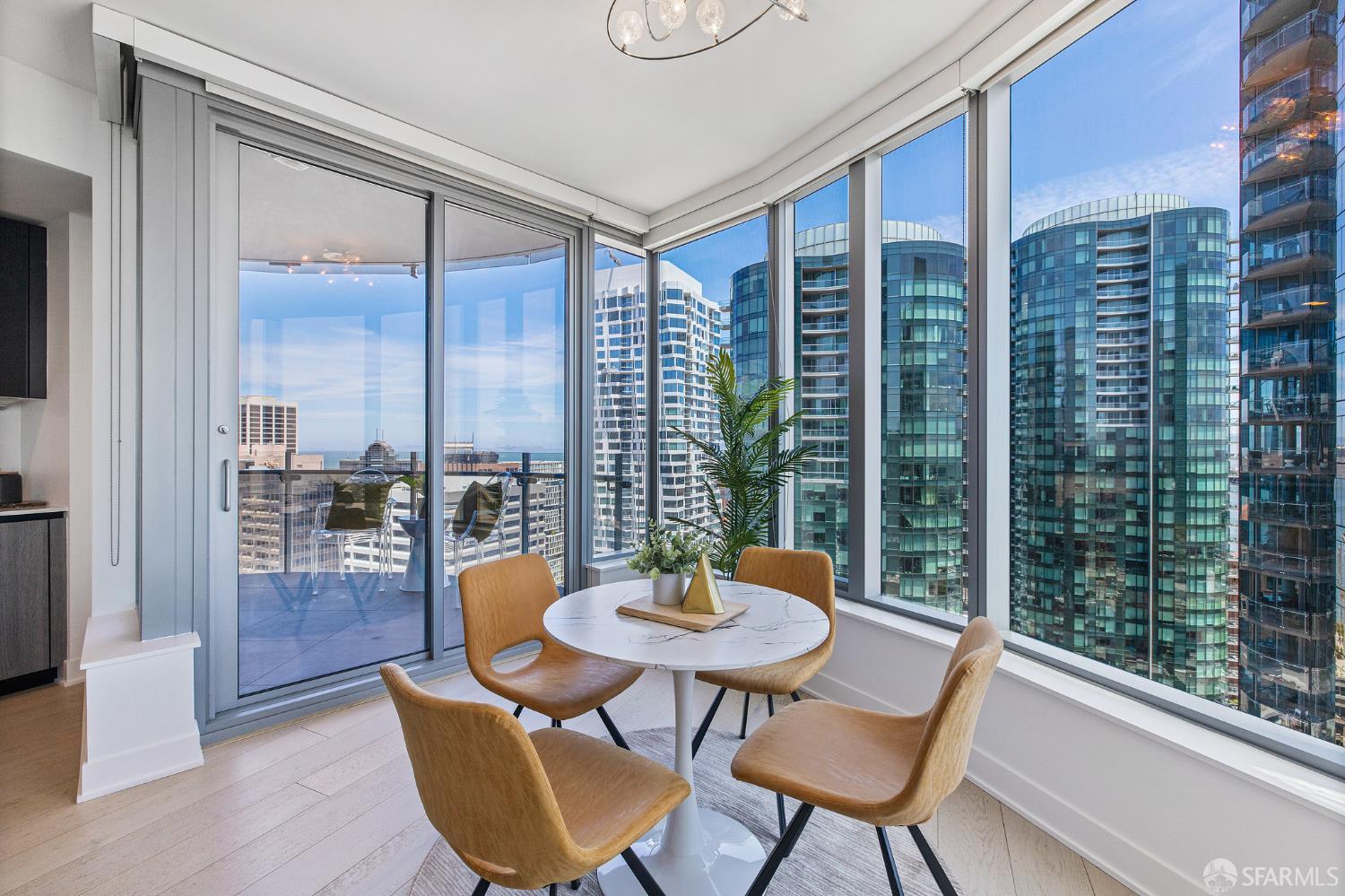 Detail Gallery Image 8 of 46 For 201 Folsom St 16e,  San Francisco,  CA 94105 - 2 Beds | 2 Baths