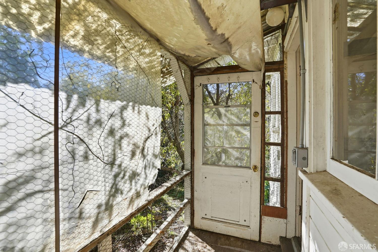 Detail Gallery Image 19 of 25 For 6391 Hillmont Dr, Oakland,  CA 94605 - 2 Beds | 1 Baths