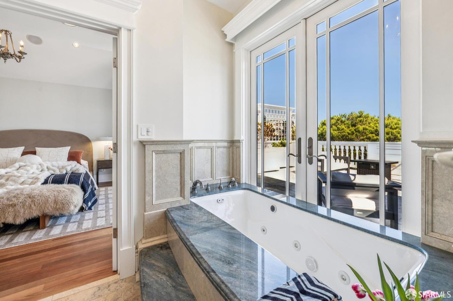 Detail Gallery Image 27 of 89 For 729 Douglass St, San Francisco,  CA 94114 - – Beds | – Baths