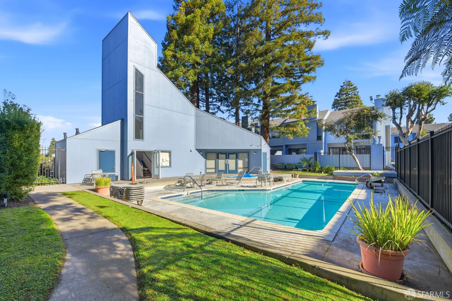 Detail Gallery Image 43 of 52 For 18005 Sunol Rd, Hayward,  CA 94541 - 2 Beds | 2/1 Baths