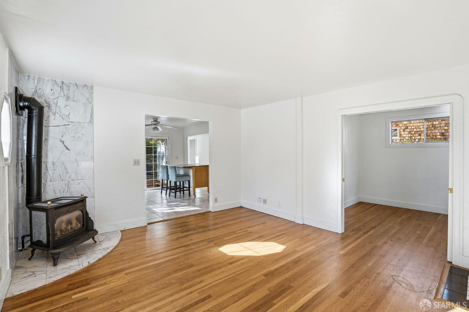 Detail Gallery Image 5 of 31 For 6383 Hillmont Dr, Oakland,  CA 94605 - 3 Beds | 1 Baths