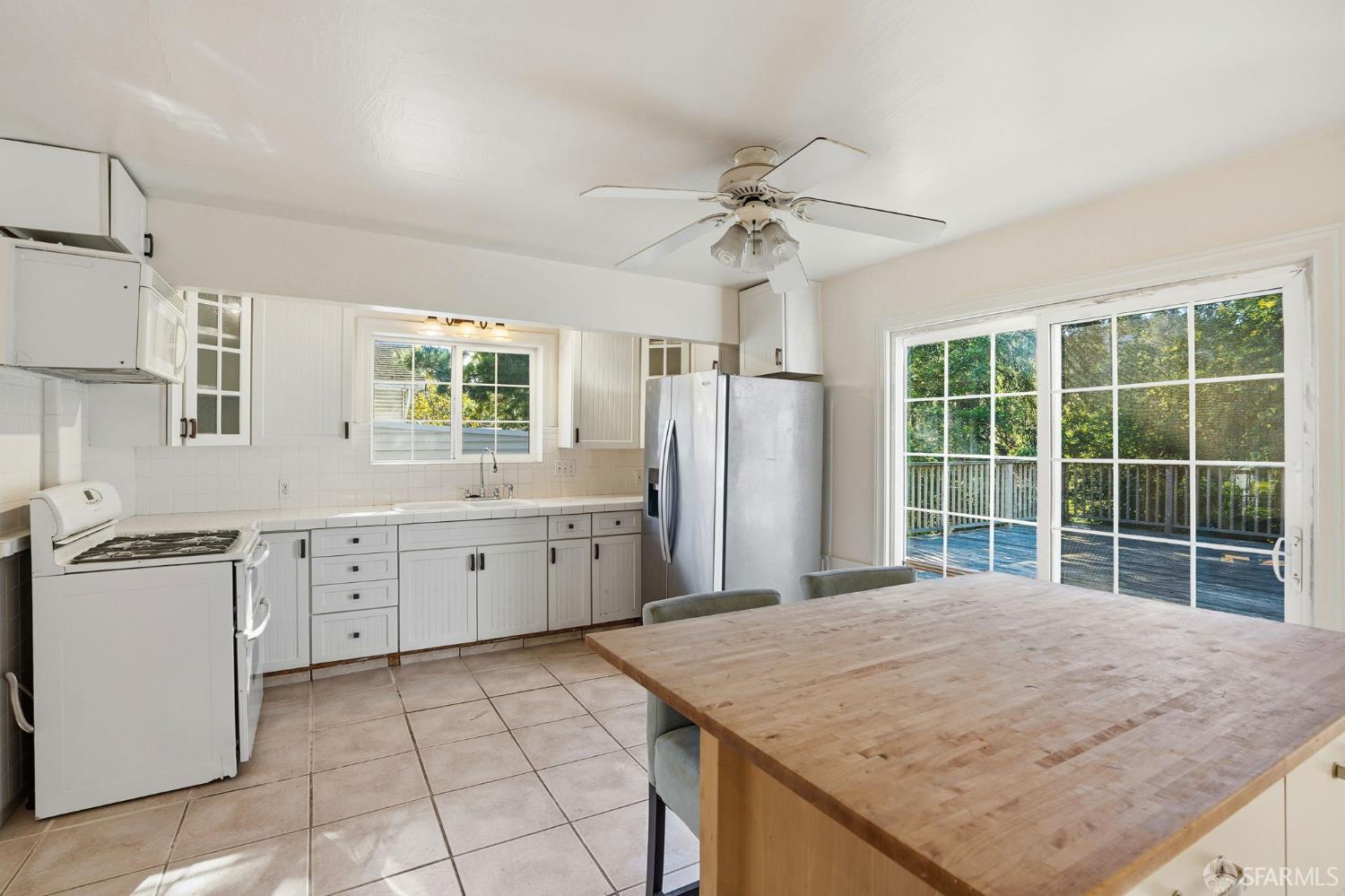 Detail Gallery Image 10 of 31 For 6383 Hillmont Dr, Oakland,  CA 94605 - 3 Beds | 1 Baths