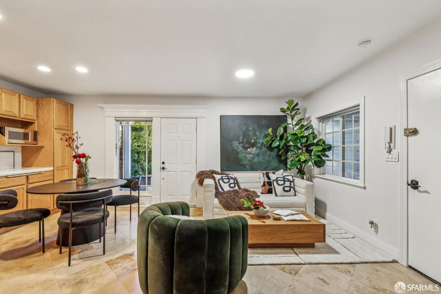 Detail Gallery Image 11 of 22 For 729 Douglass St #B,  San Francisco,  CA 94114 - 1 Beds | 1 Baths