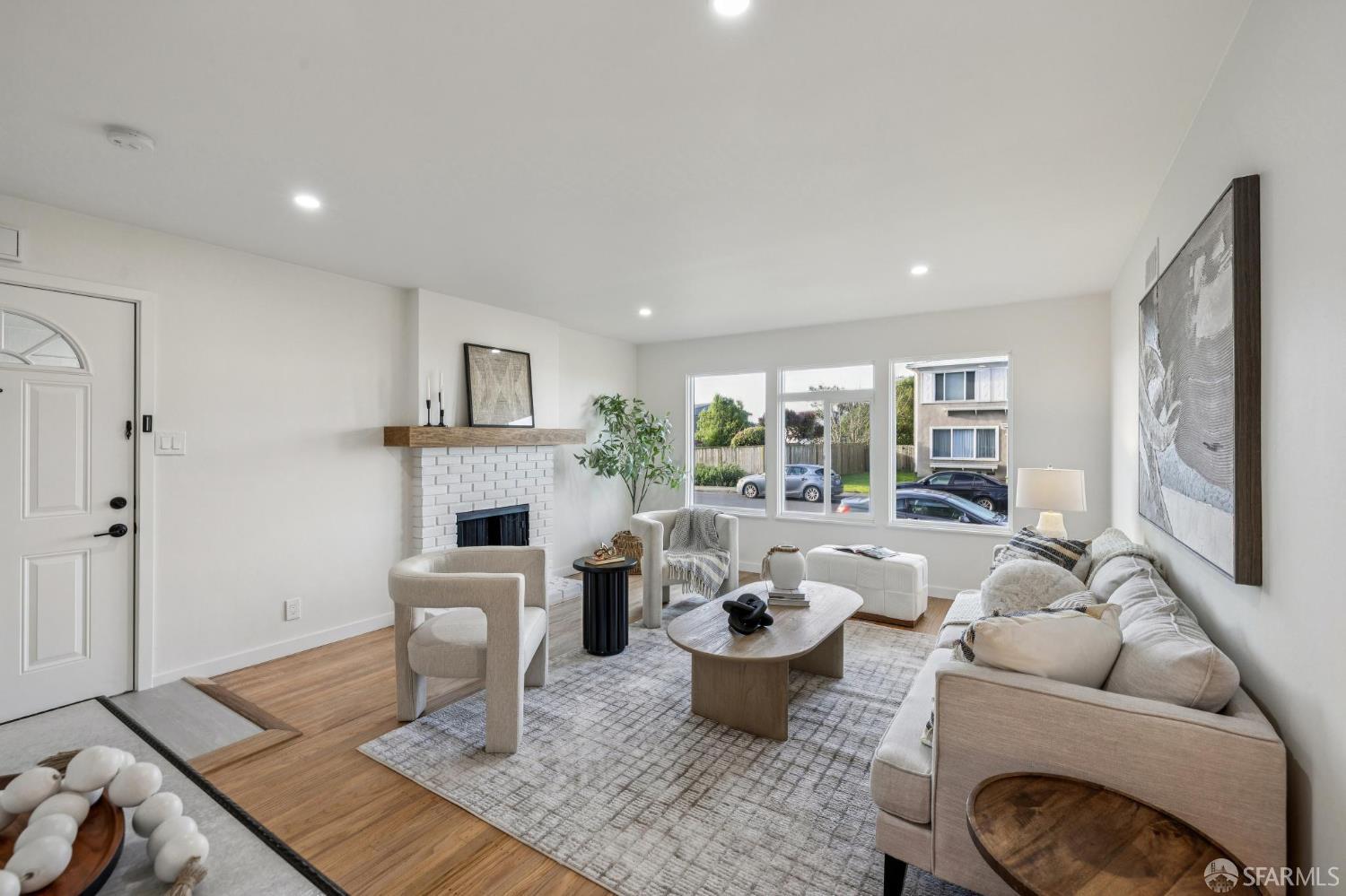 Detail Gallery Image 12 of 71 For 663 Foothill Dr, Pacifica,  CA 94044 - 3 Beds | 1/1 Baths