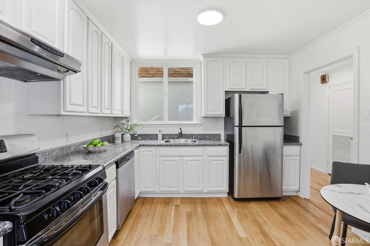 Detail Gallery Image 12 of 40 For 2006 31st Ave, San Francisco,  CA 94116 - 2 Beds | 1 Baths