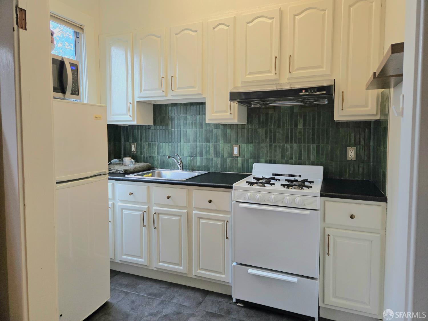 Detail Gallery Image 4 of 22 For 363 22nd Ave, San Francisco,  CA 94121 - 2 Beds | 1 Baths