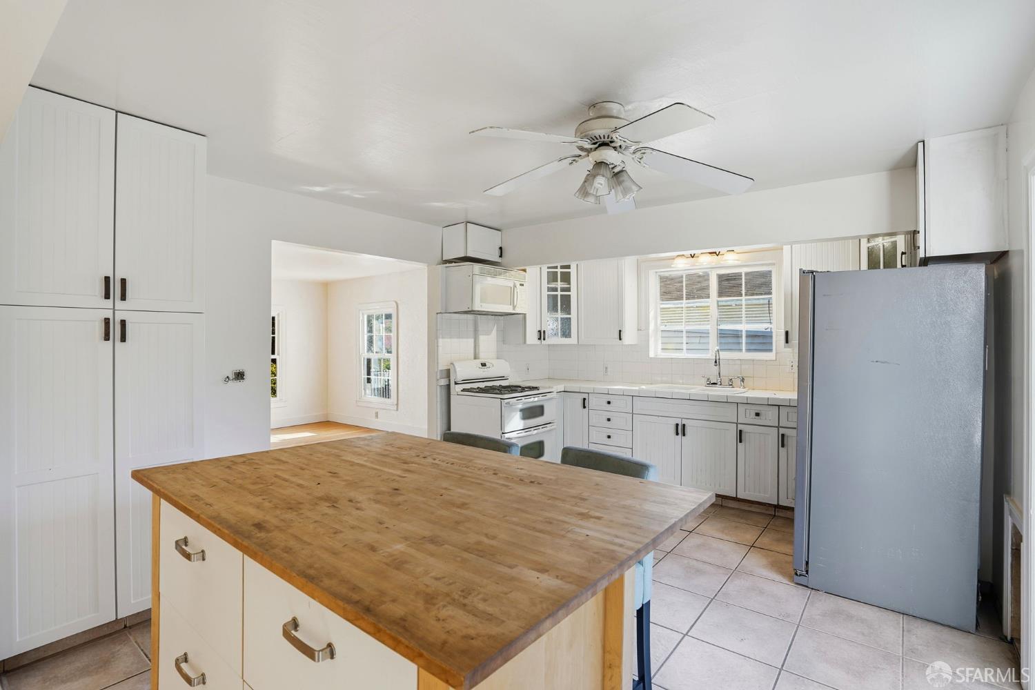 Detail Gallery Image 11 of 31 For 6383 Hillmont Dr, Oakland,  CA 94605 - 3 Beds | 1 Baths