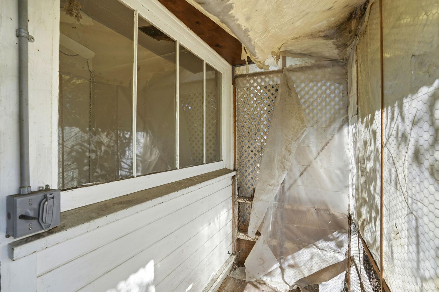 Detail Gallery Image 18 of 25 For 6391 Hillmont Dr, Oakland,  CA 94605 - 2 Beds | 1 Baths