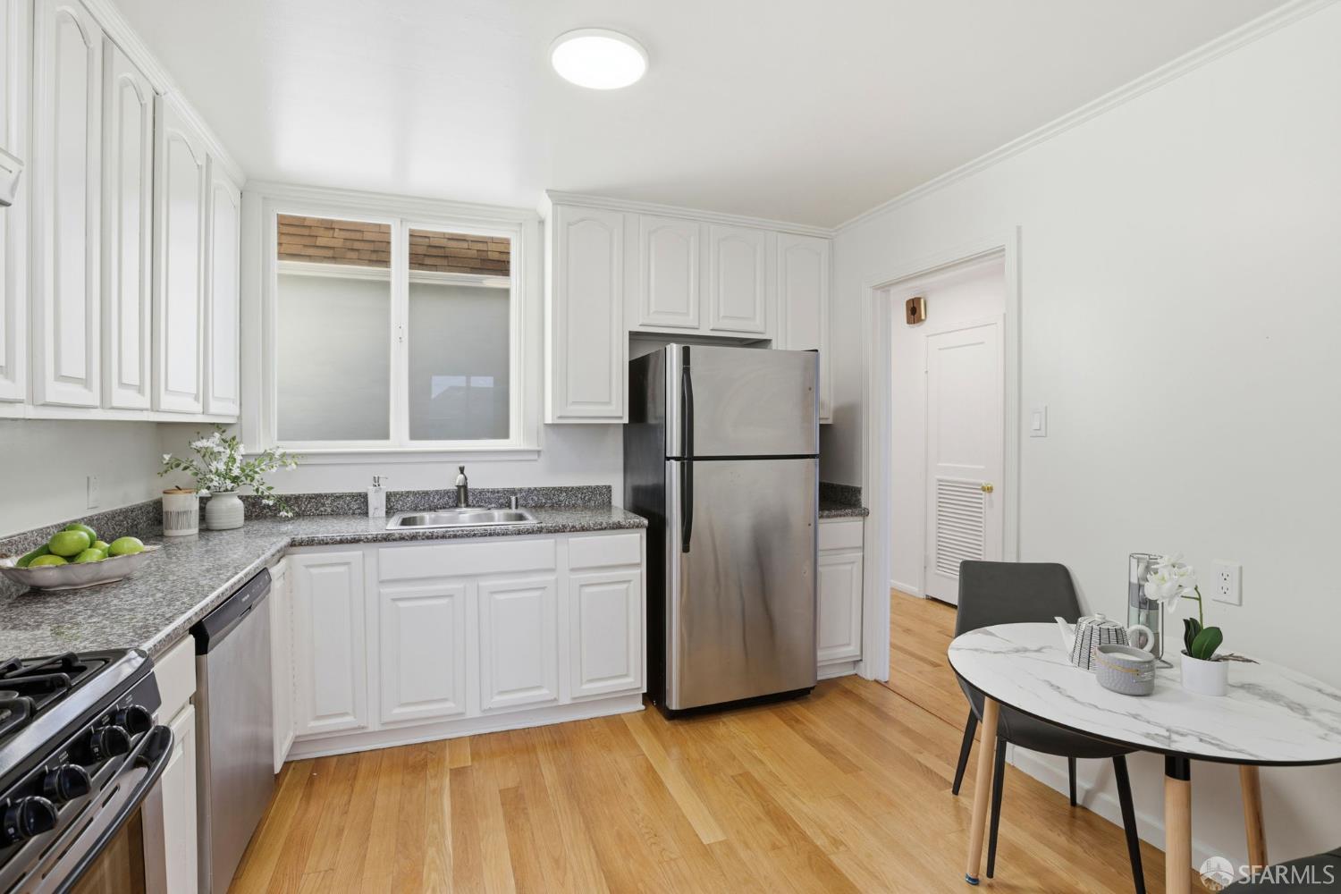 Detail Gallery Image 11 of 40 For 2006 31st Ave, San Francisco,  CA 94116 - 2 Beds | 1 Baths