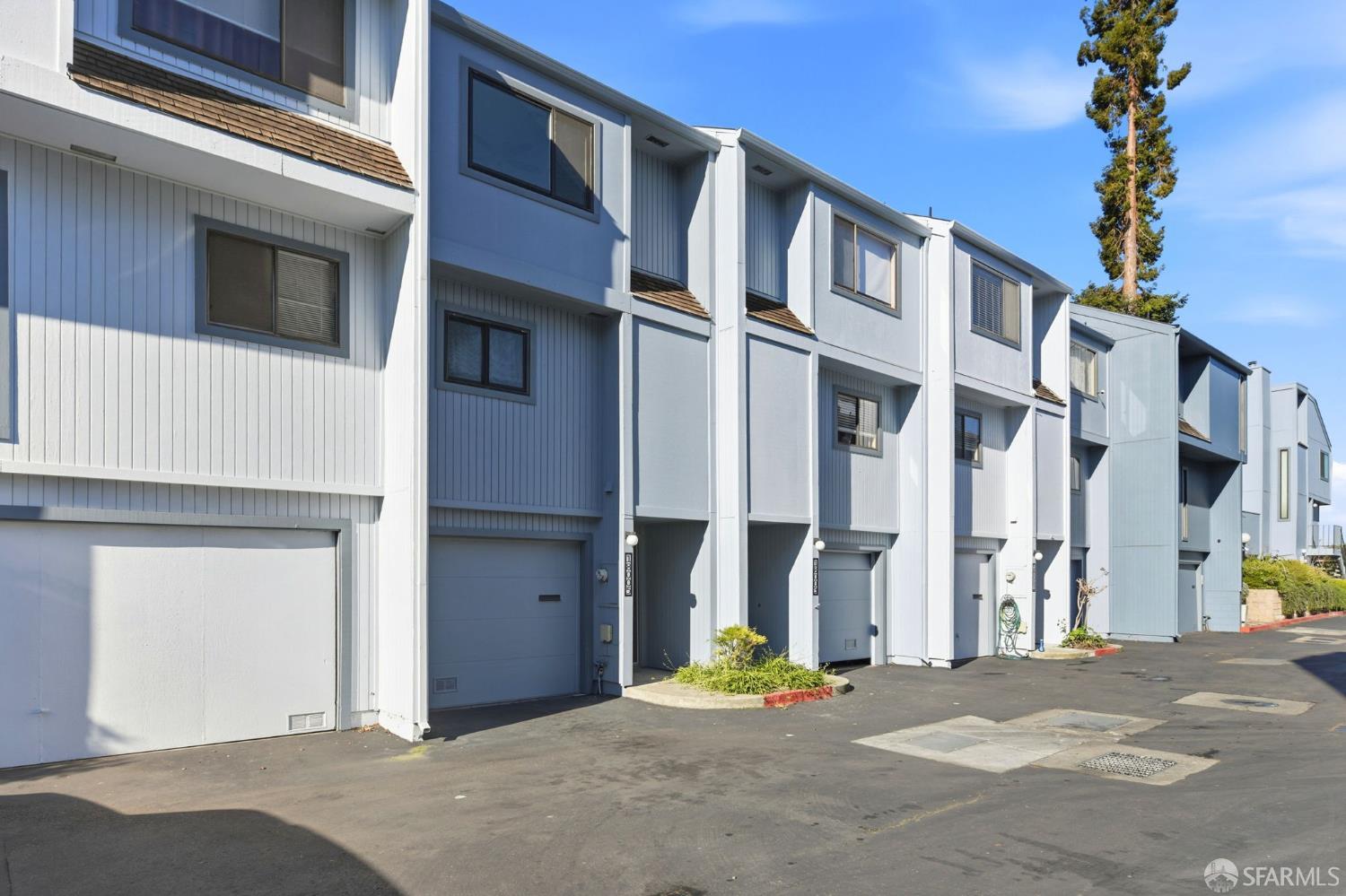 Detail Gallery Image 3 of 52 For 18005 Sunol Rd, Hayward,  CA 94541 - 2 Beds | 2/1 Baths