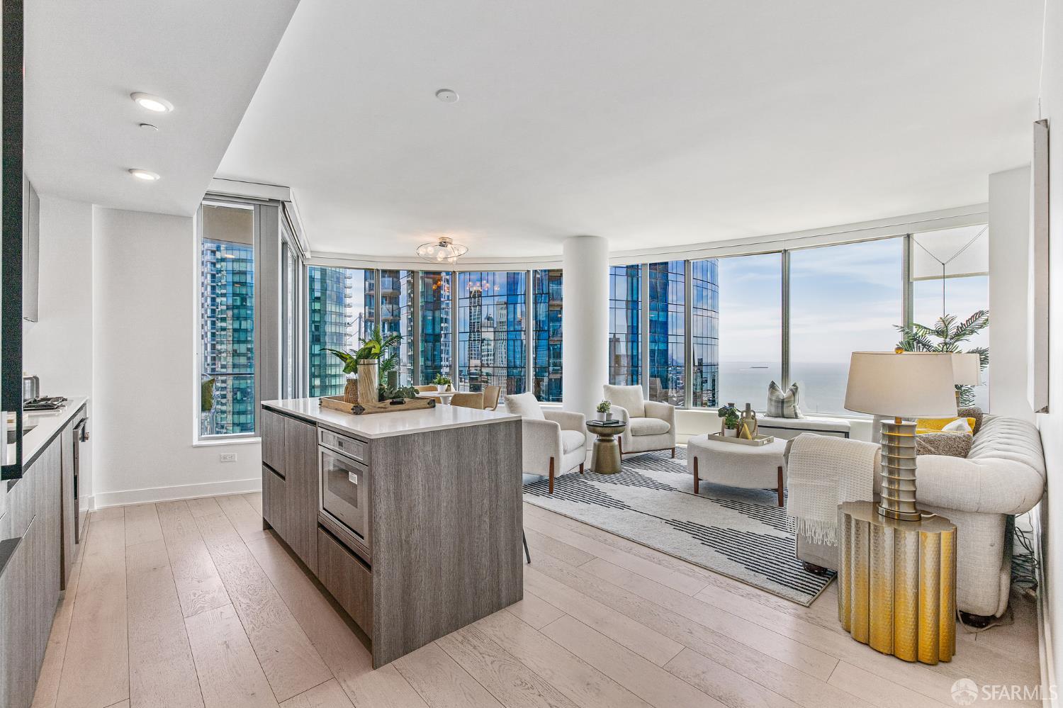 Detail Gallery Image 2 of 46 For 201 Folsom St 16e,  San Francisco,  CA 94105 - 2 Beds | 2 Baths