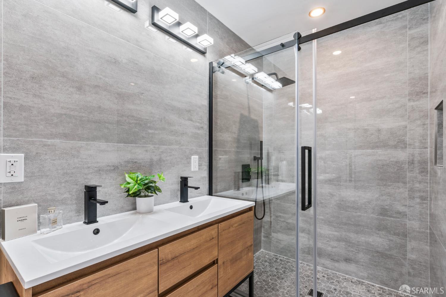 Detail Gallery Image 47 of 69 For 18 Prague St, San Francisco,  CA 94112 - 4 Beds | 3/1 Baths