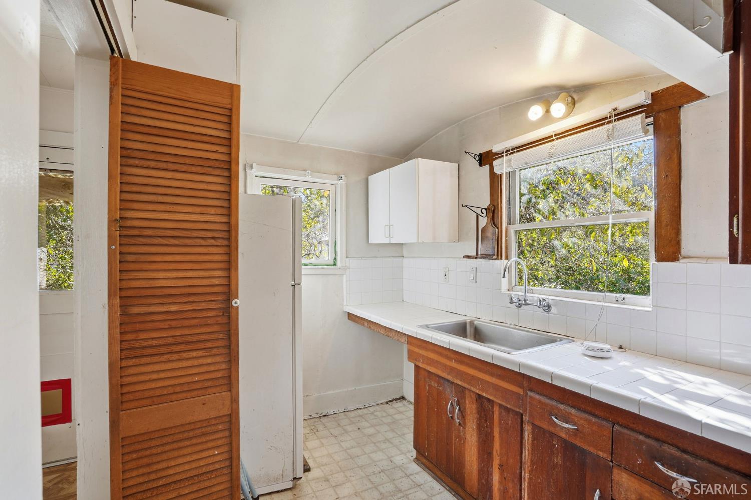 Detail Gallery Image 10 of 25 For 6391 Hillmont Dr, Oakland,  CA 94605 - 2 Beds | 1 Baths