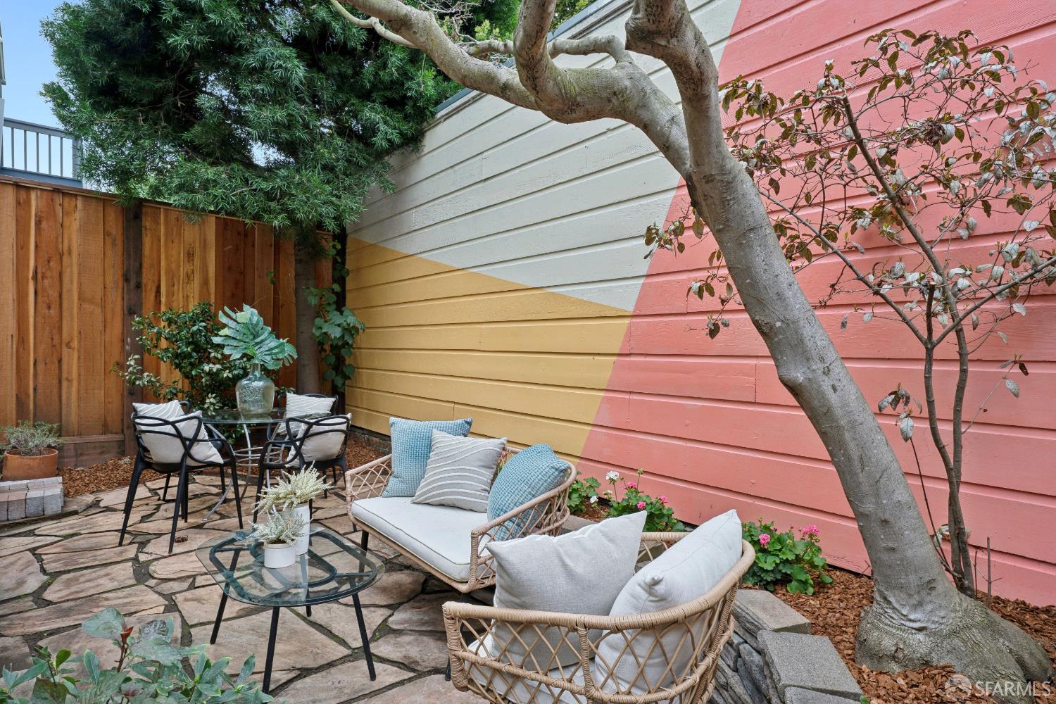 Detail Gallery Image 36 of 46 For 216 Dorland St, San Francisco,  CA 94114 - 2 Beds | 2 Baths