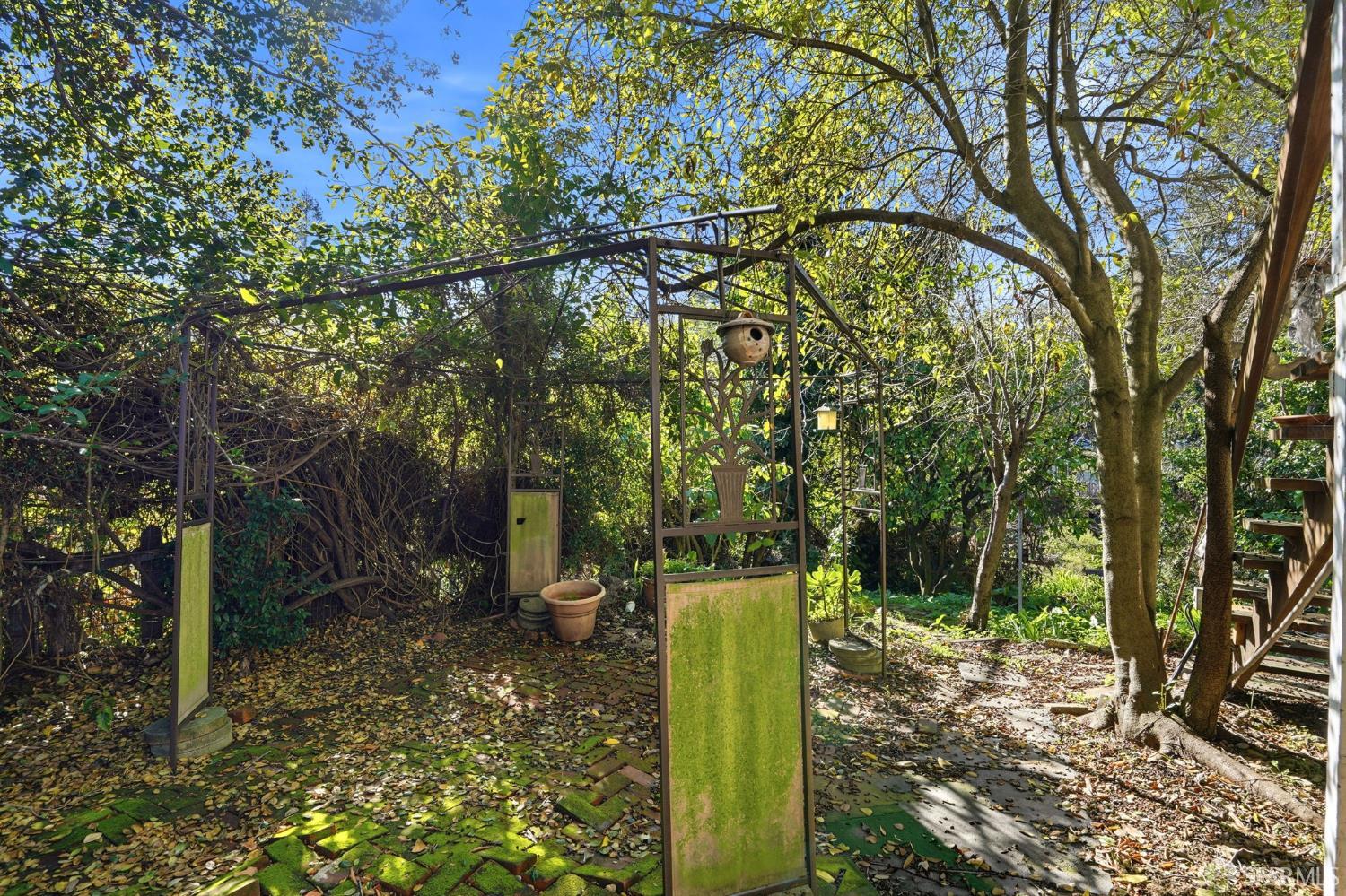 Detail Gallery Image 20 of 25 For 6391 Hillmont Dr, Oakland,  CA 94605 - 2 Beds | 1 Baths