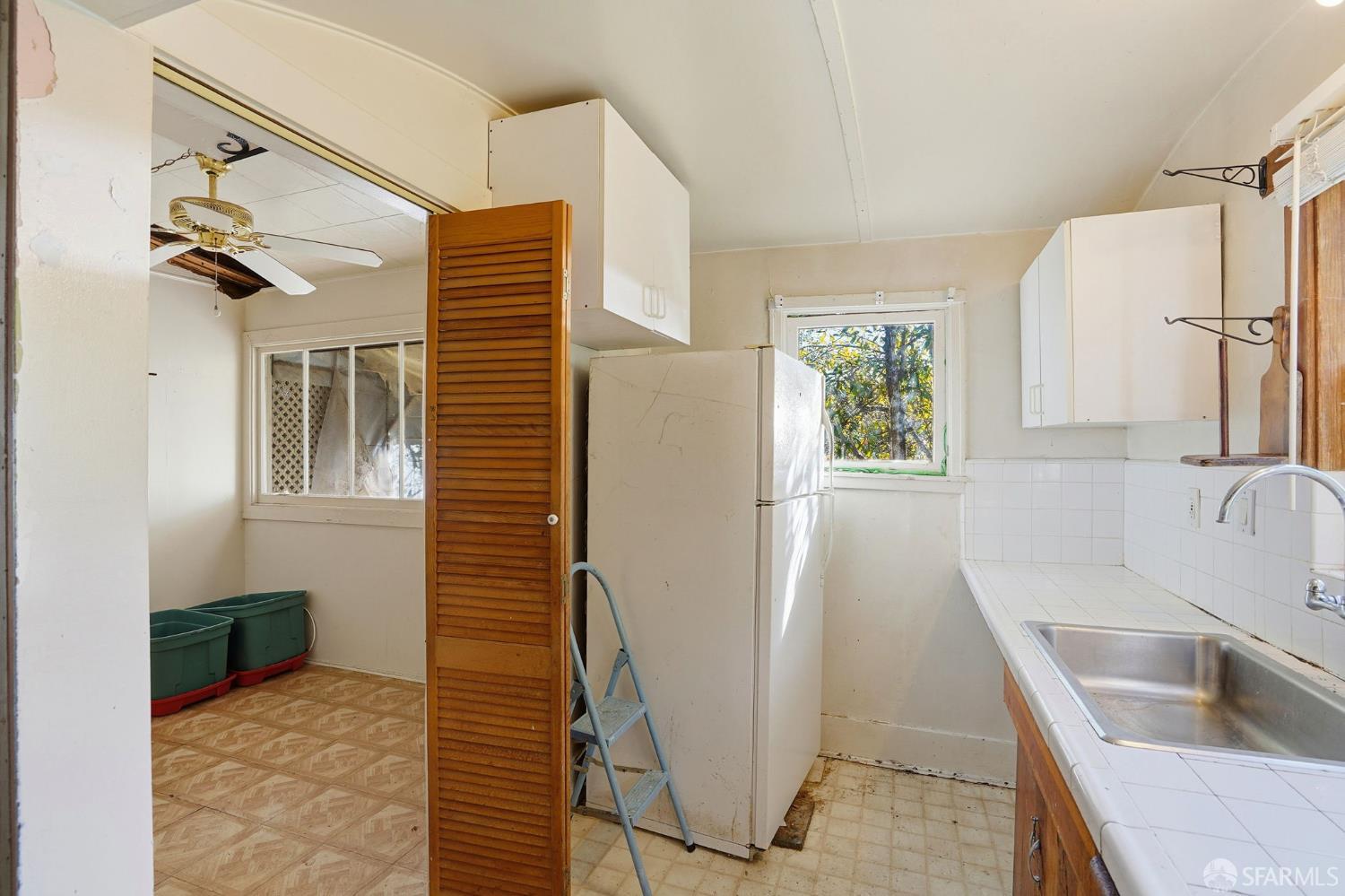 Detail Gallery Image 11 of 25 For 6391 Hillmont Dr, Oakland,  CA 94605 - 2 Beds | 1 Baths