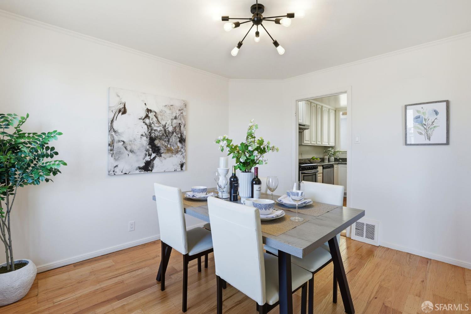 Detail Gallery Image 10 of 40 For 2006 31st Ave, San Francisco,  CA 94116 - 2 Beds | 1 Baths