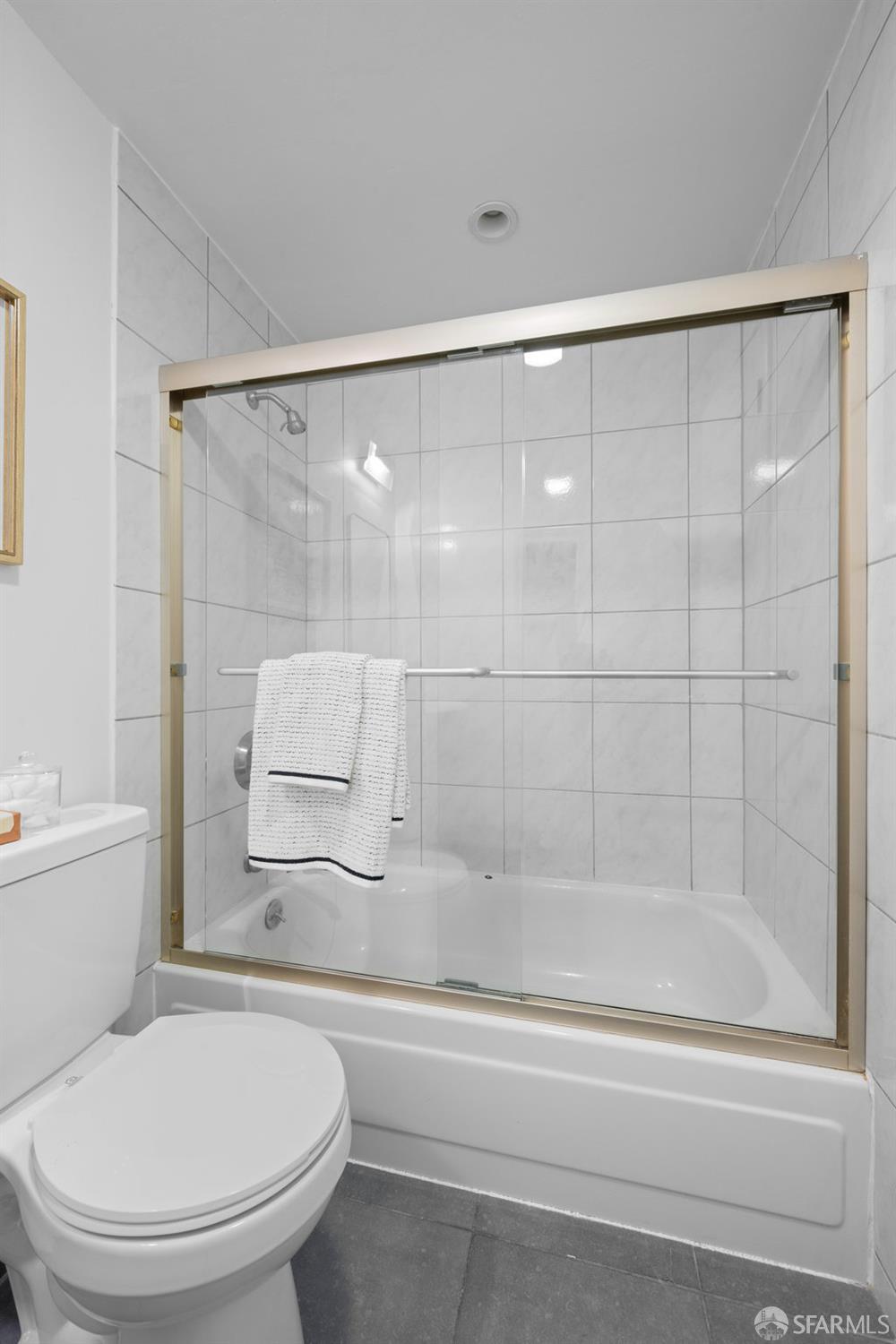 Detail Gallery Image 8 of 15 For 1700 Gough St #404,  San Francisco,  CA 94109 - 2 Beds | 2 Baths