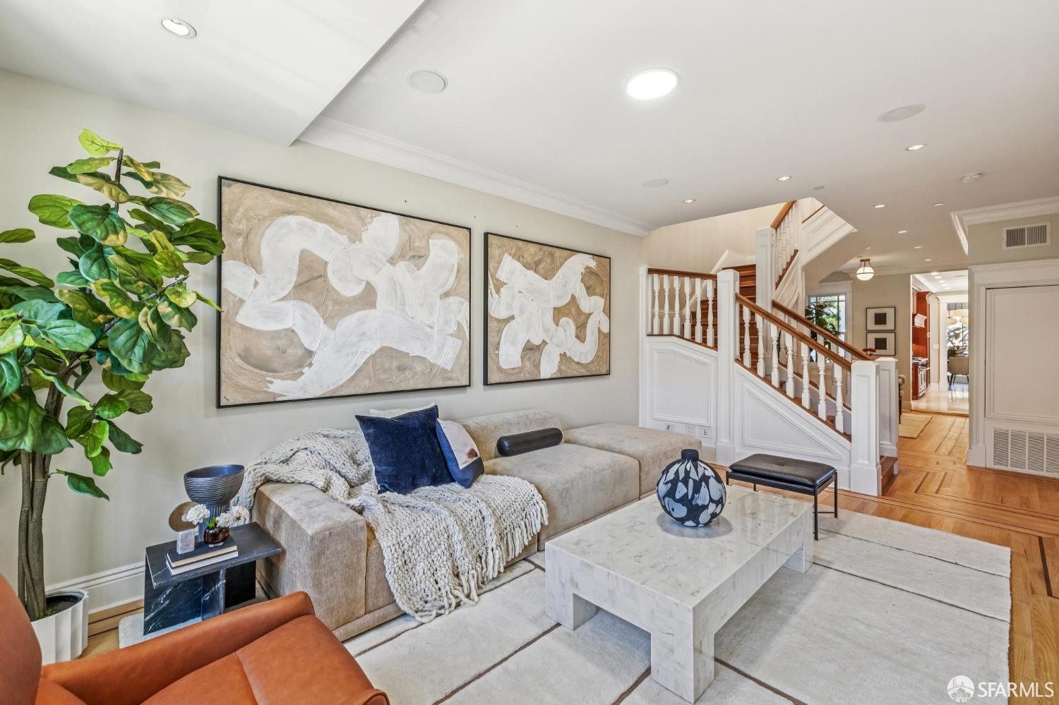 Detail Gallery Image 9 of 89 For 729 Douglass St, San Francisco,  CA 94114 - – Beds | – Baths