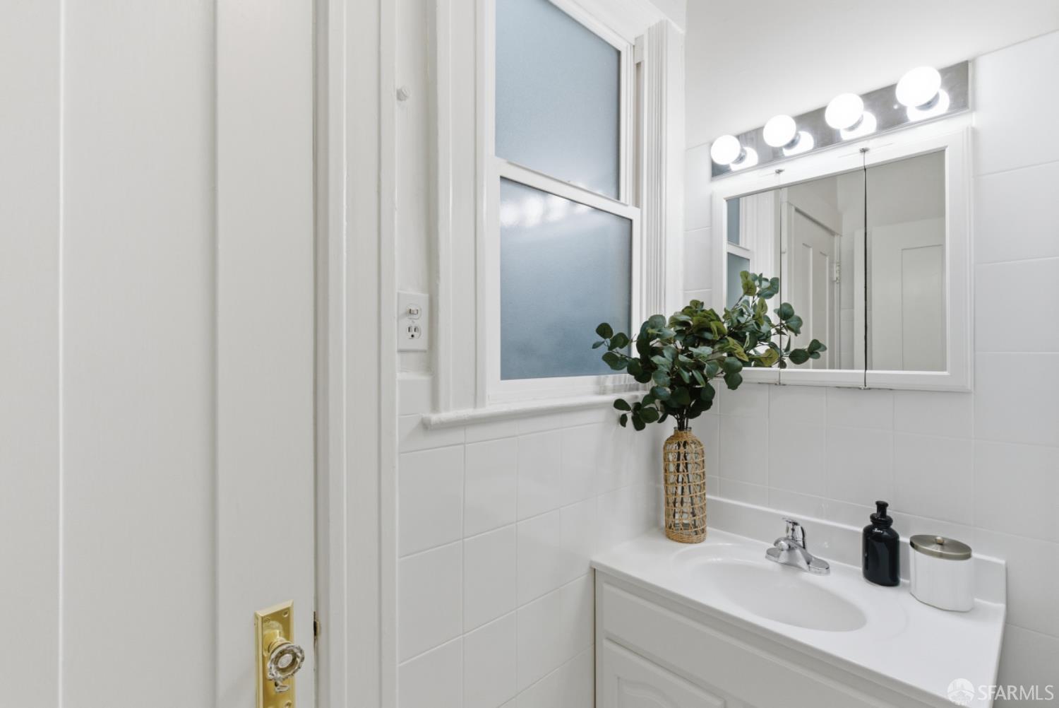 Detail Gallery Image 18 of 32 For 953 Leavenworth St, San Francisco,  CA 94109 - 3 Beds | 2 Baths