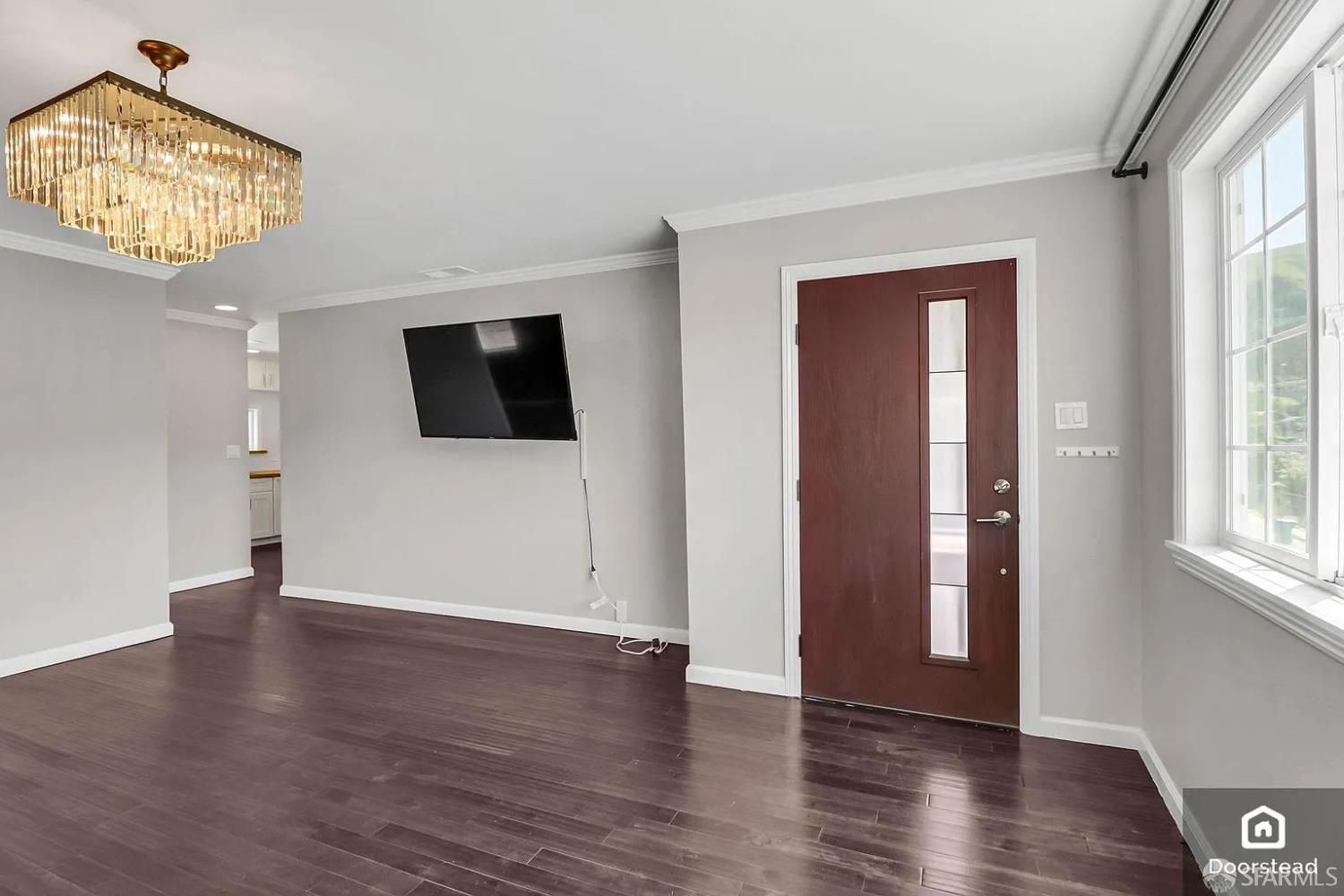 Detail Gallery Image 5 of 33 For 113 Alvarado St, Brisbane,  CA 94005 - 2 Beds | 2 Baths