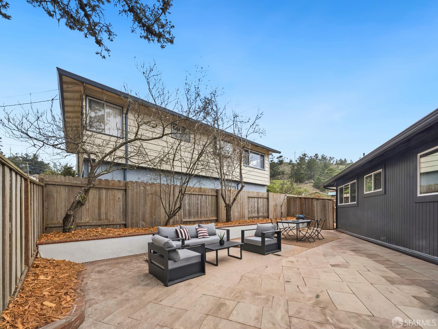 Detail Gallery Image 3 of 26 For 1107 Mason Dr, Pacifica,  CA 94404 - 4 Beds | 3 Baths