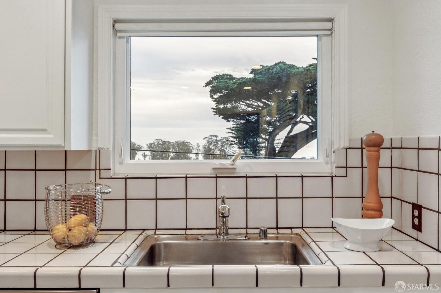 Detail Gallery Image 19 of 62 For 514 Isabella Ave, El Granada,  CA 94018 - 5 Beds | 3 Baths