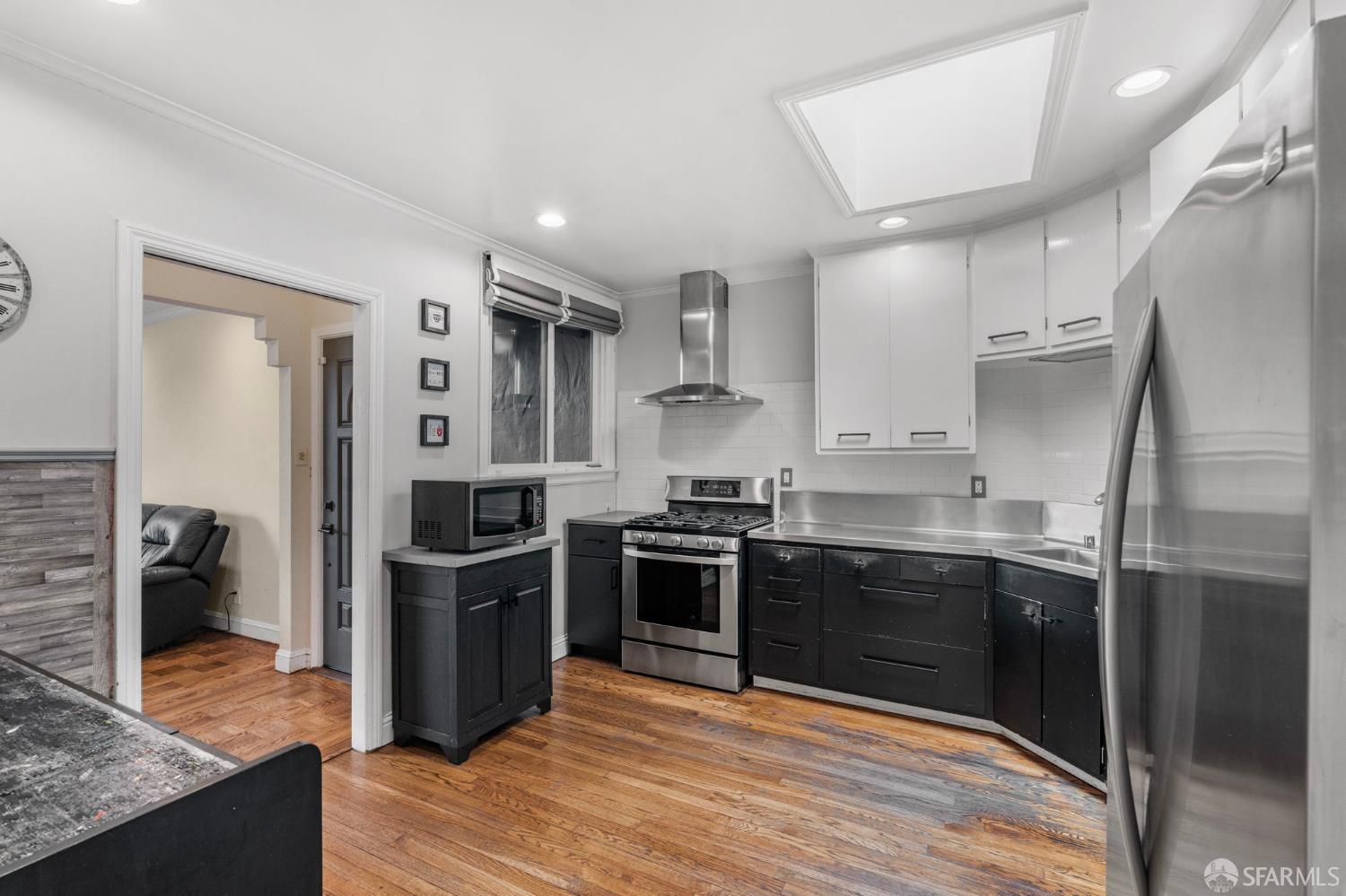 Detail Gallery Image 11 of 43 For 112 Baden St, San Francisco,  CA 94131 - 3 Beds | 2 Baths