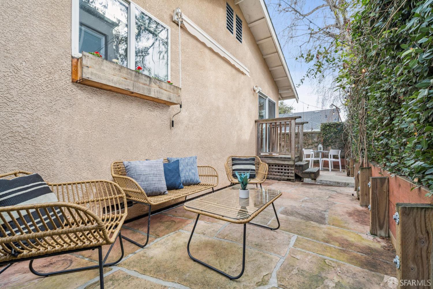 Detail Gallery Image 44 of 51 For 165 W Macarthur Blvd, Oakland,  CA 94611 - 3 Beds | 2/1 Baths