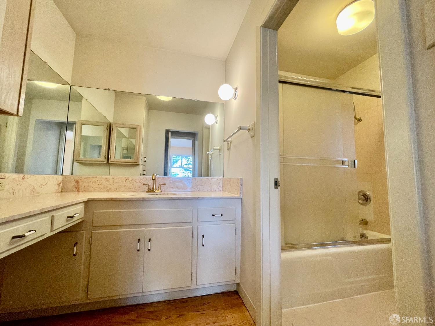 Detail Gallery Image 13 of 20 For 7 Sheldon Ter, San Francisco,  CA 94122 - 3 Beds | 3 Baths