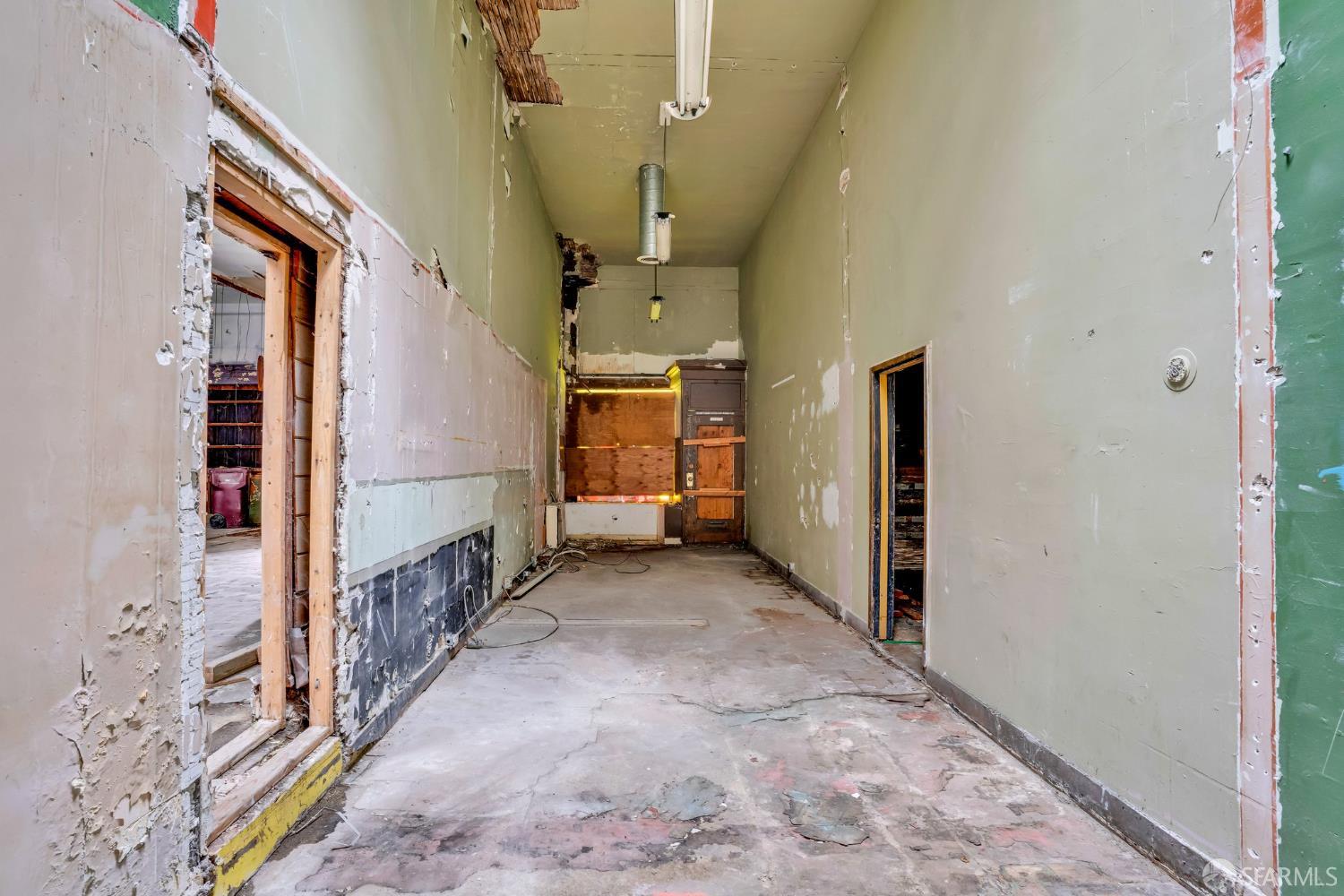 Detail Gallery Image 10 of 34 For 5300 Foothill Blvd, Oakland,  CA 94601 - – Beds | – Baths