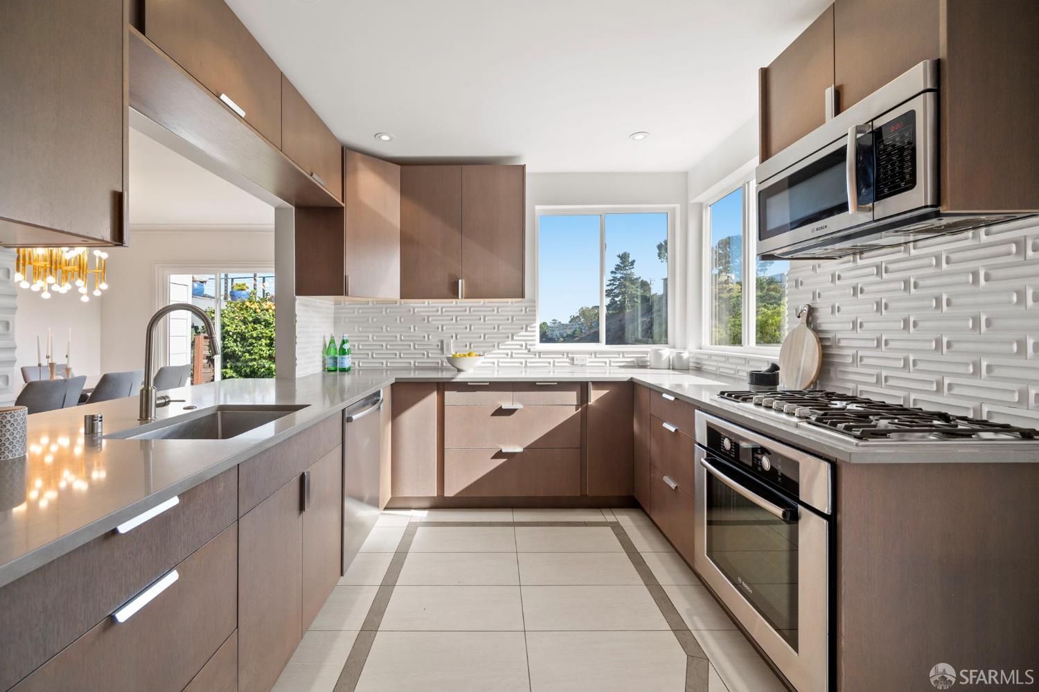 Detail Gallery Image 17 of 81 For 11 Encline Ct, San Francisco,  CA 94127 - 3 Beds | 3/1 Baths